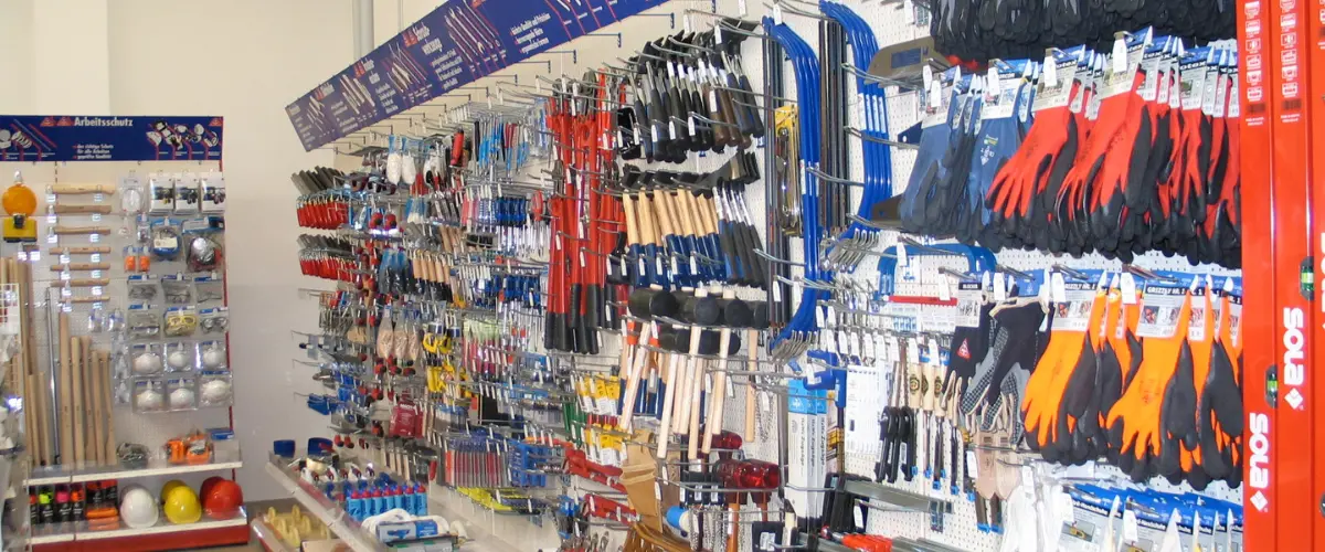 baustoffhandel-titisee-neustadt-fachmarkt-werkzeug-arbeitshandschuhe-arbeitskleidung