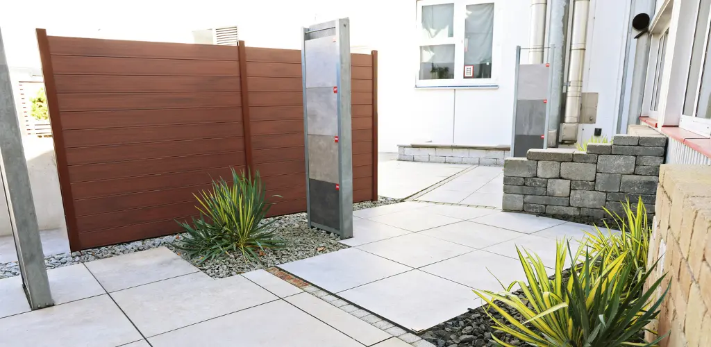 gartenausstellung-loerrach-sichtschutz-terrasse-terrassenplatten-steinmauer