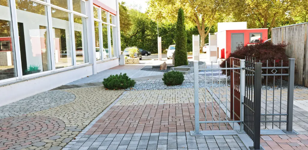 gartenausstellung-terrassenausstellung-loerrach-pflastersteine-zaeune