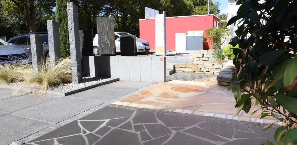 gartenausstellung-terrassenausstellung-terrassenplatten-naturstein-palisaden